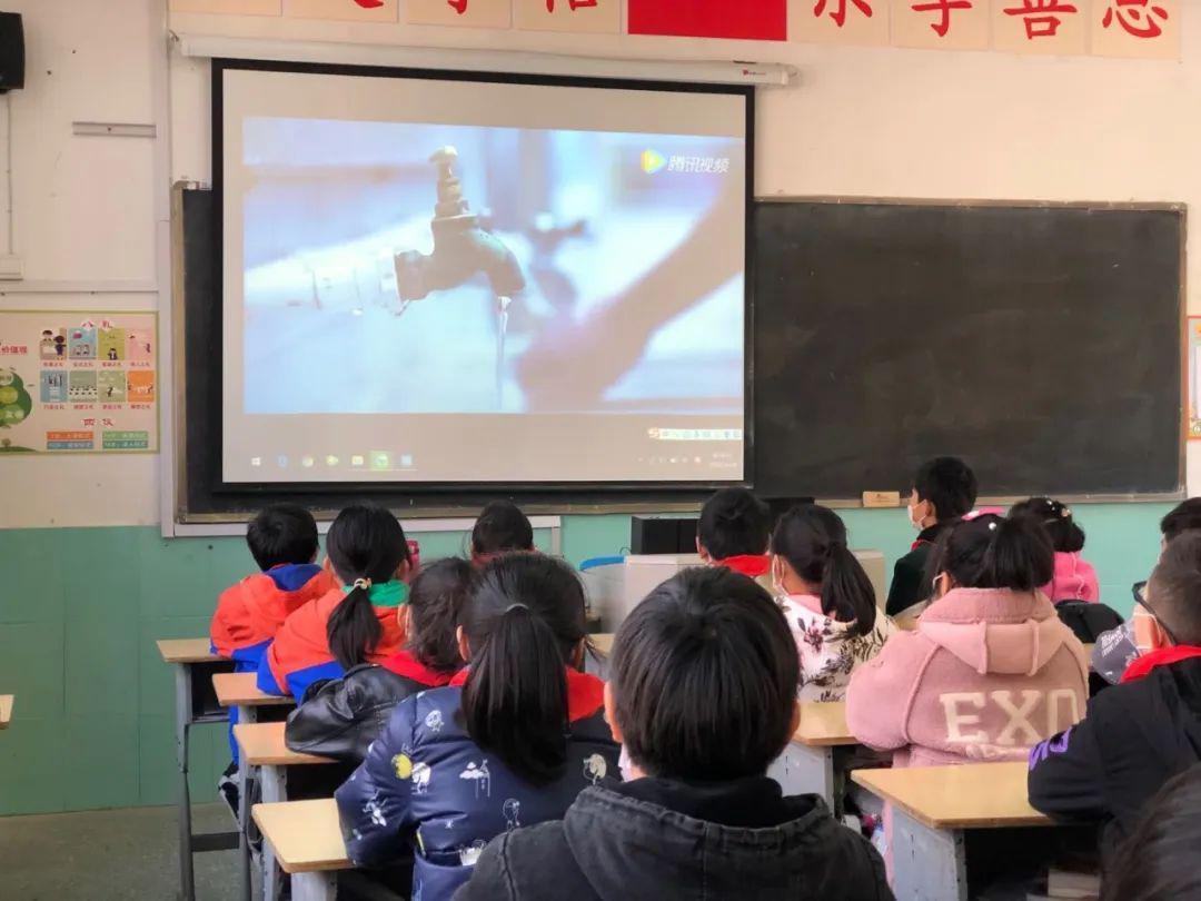 太空堡垒卡拉狄加的亚裔女演员游戏画面