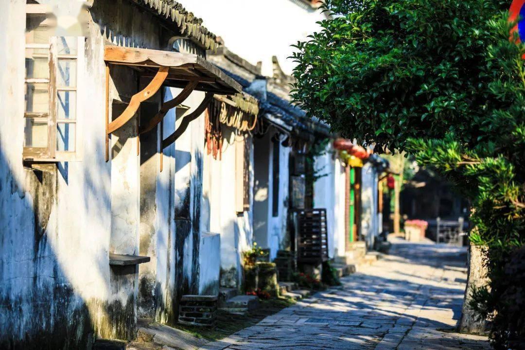 呼和房建公寓段加强设备整治 让旅客舒适出行