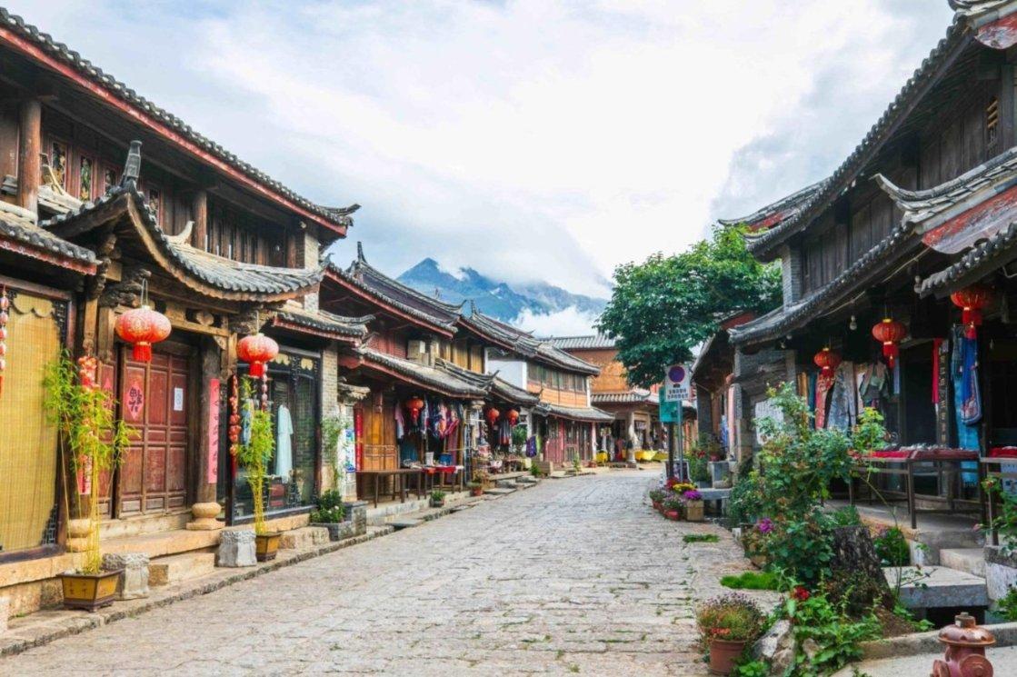00后铁路试乘员凌晨为旅客蹚出平安路